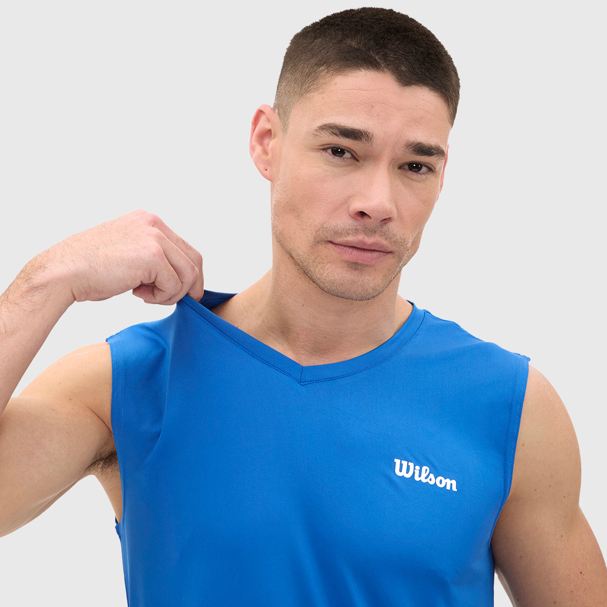 Camiseta Wilson Ultra Ligera Logo Cuello V Hombre - Sports Center