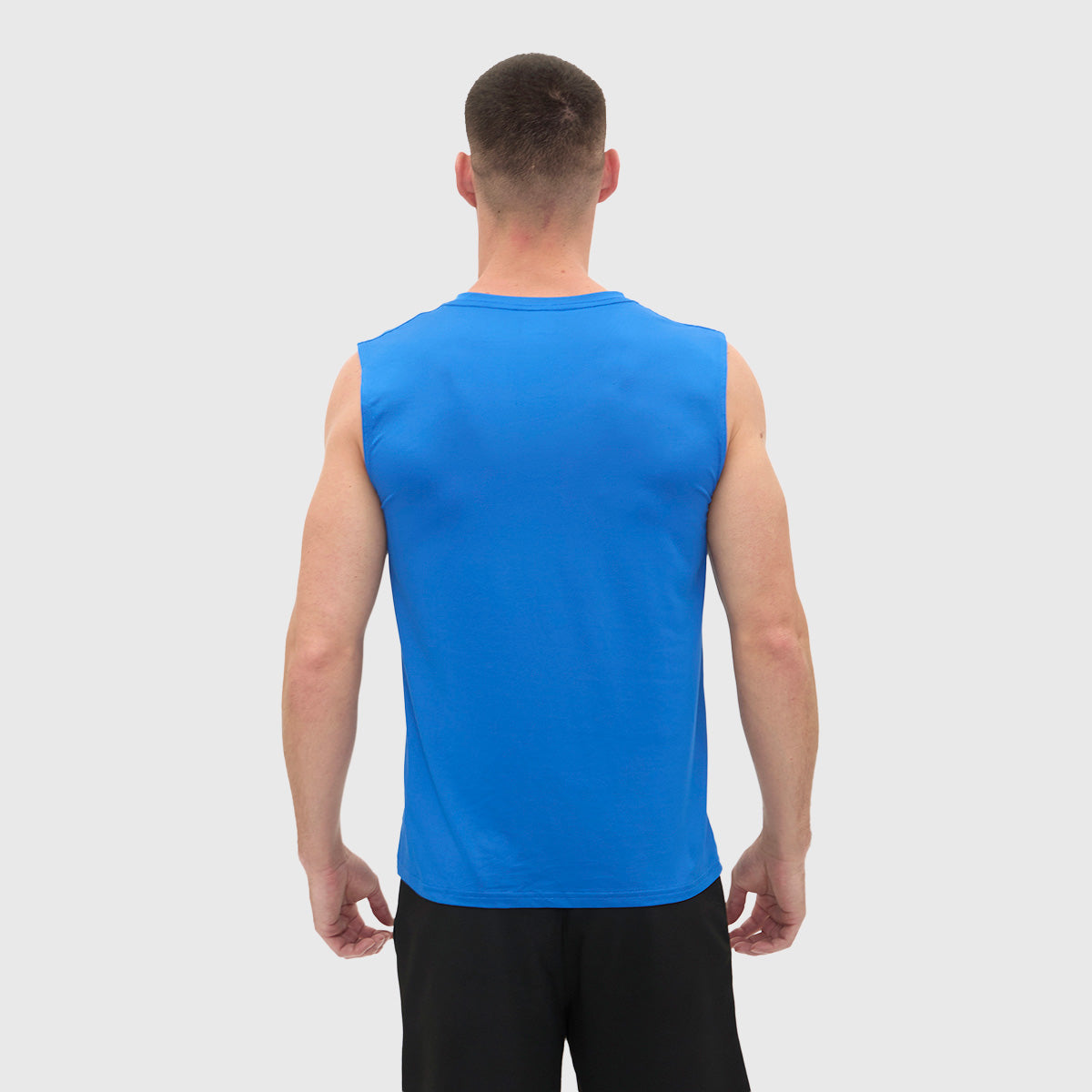 Camiseta Wilson Ultra Ligera Logo Cuello V Hombre - Sports Center