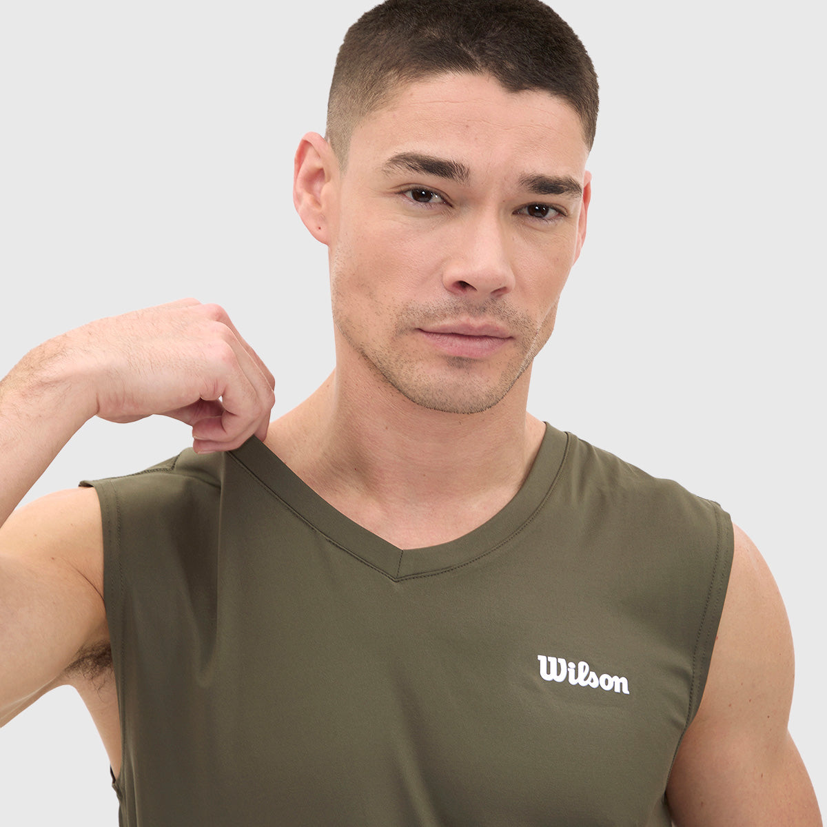 Camiseta Wilson Ultra Ligera Logo Cuello V Hombre - Sports Center