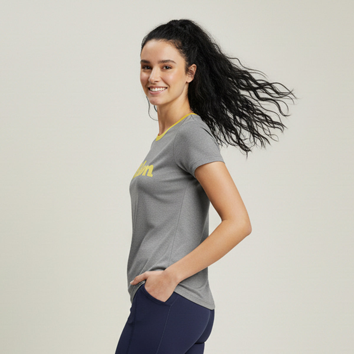 Playera Wilson Slim Fit Cuello Redondo Mujer - Sports Center