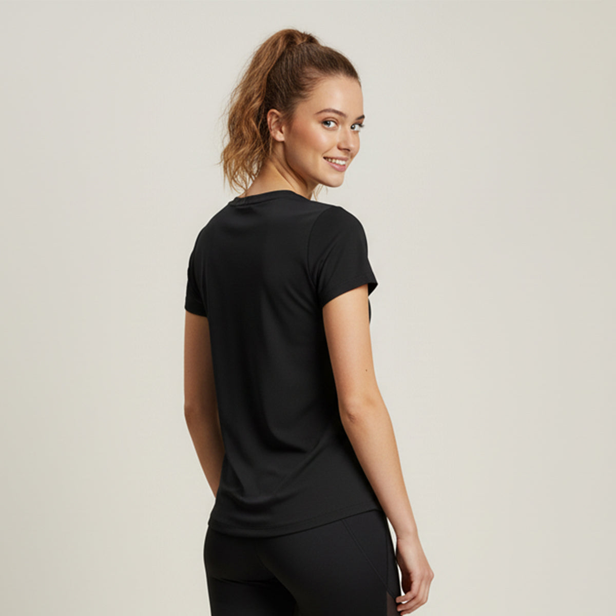 Playera Wilson Slim Fit Cuello Redondo Mujer - Sports Center