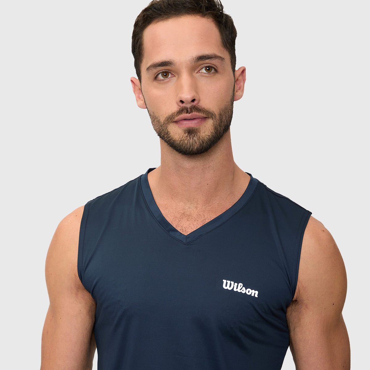 Camiseta Wilson Ultra Ligera Logo Cuello V Hombre - Sports Center