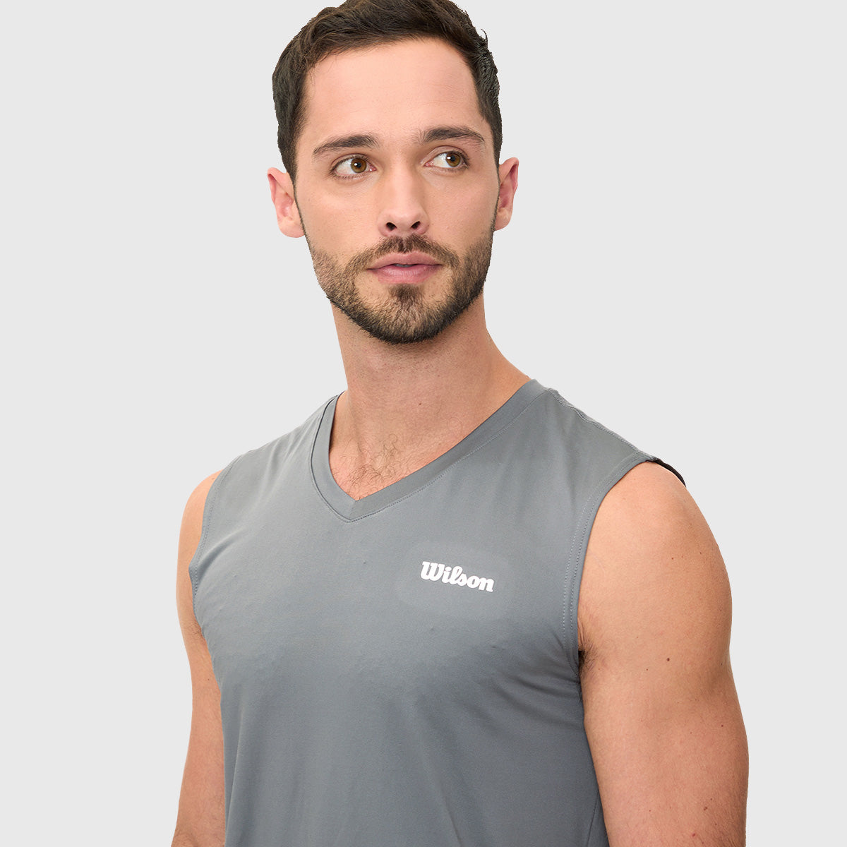 Camiseta Wilson Ultra Ligera Logo Cuello V Hombre - Sports Center