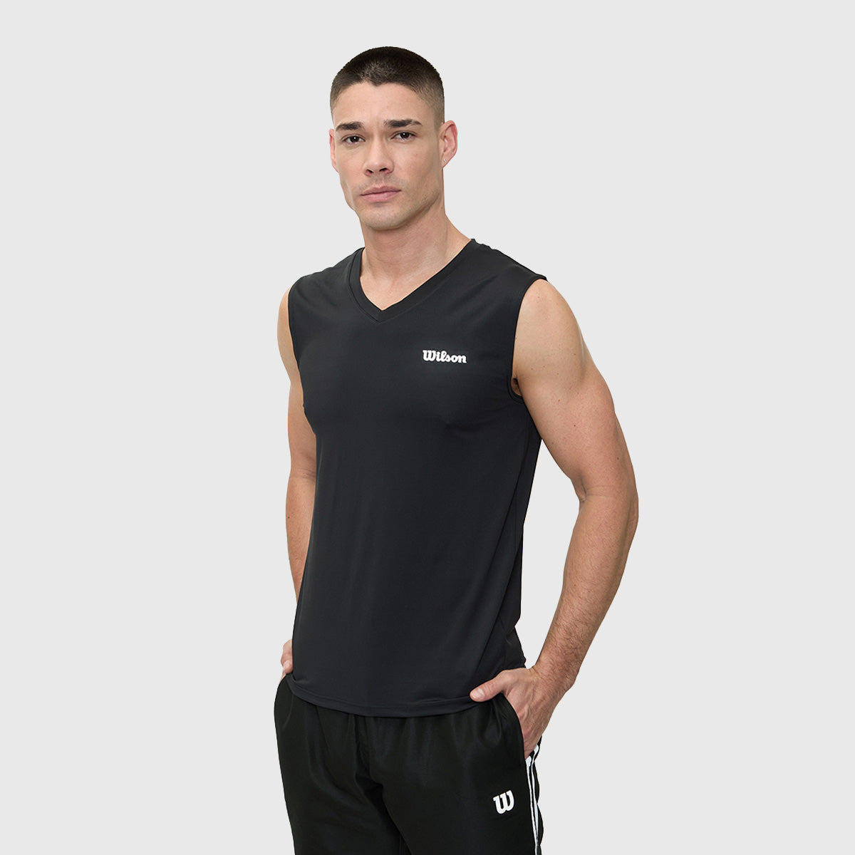 Camiseta Wilson Ultra Ligera Logo Cuello V Hombre - Sports Center