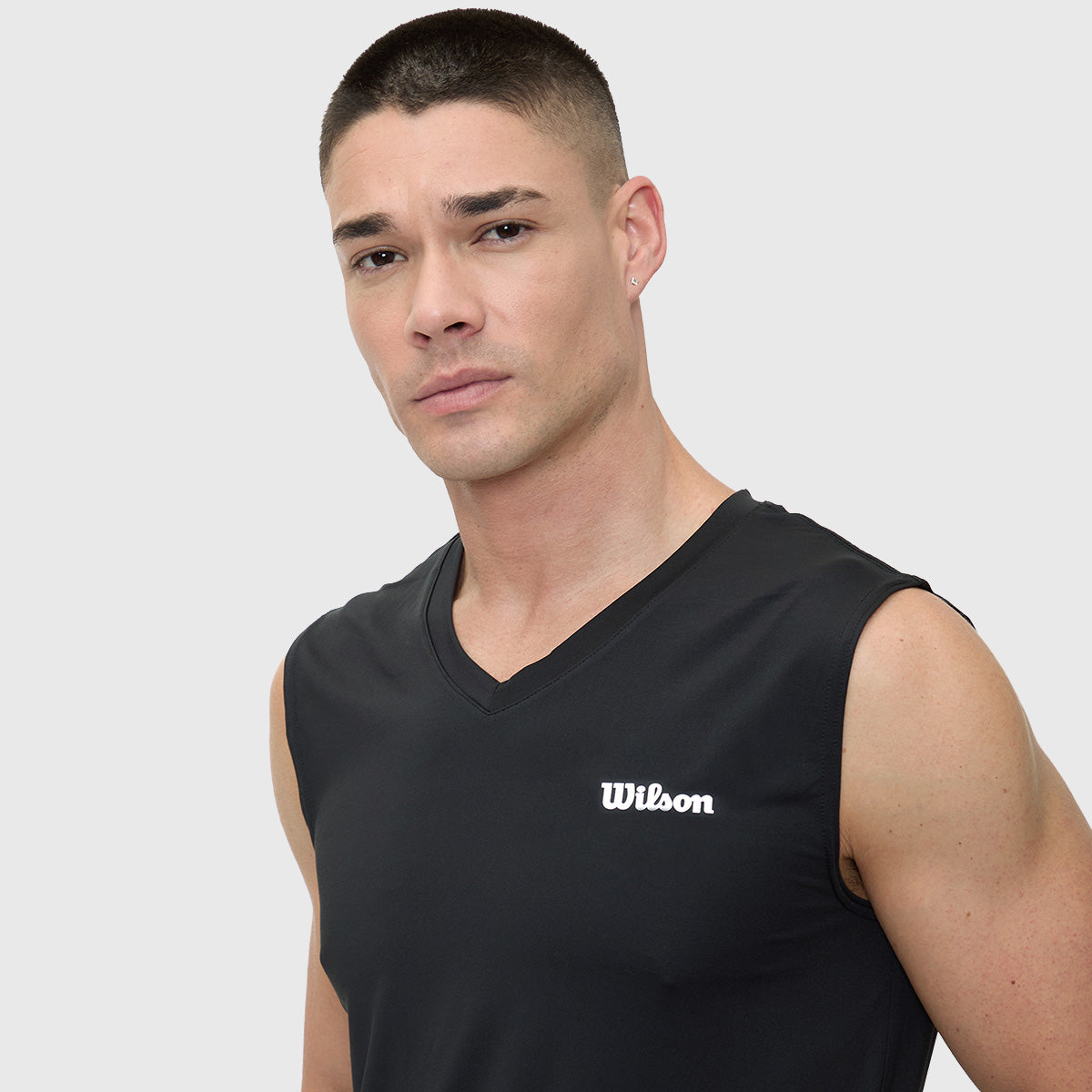 Camiseta Wilson Ultra Ligera Logo Cuello V Hombre - Sports Center