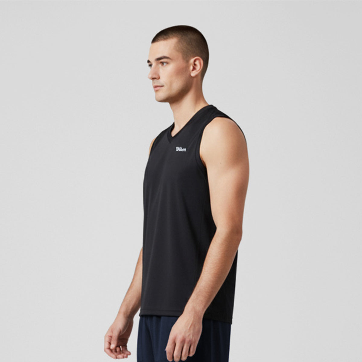 Playera Wilson Ultra Ligera Sin Manga Cuello en V para Hombre - Sports Center