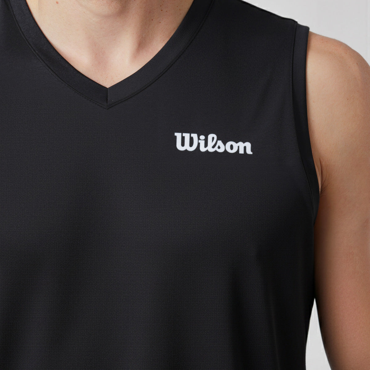 Playera Wilson Ultra Ligera Sin Manga Cuello en V para Hombre - Sports Center