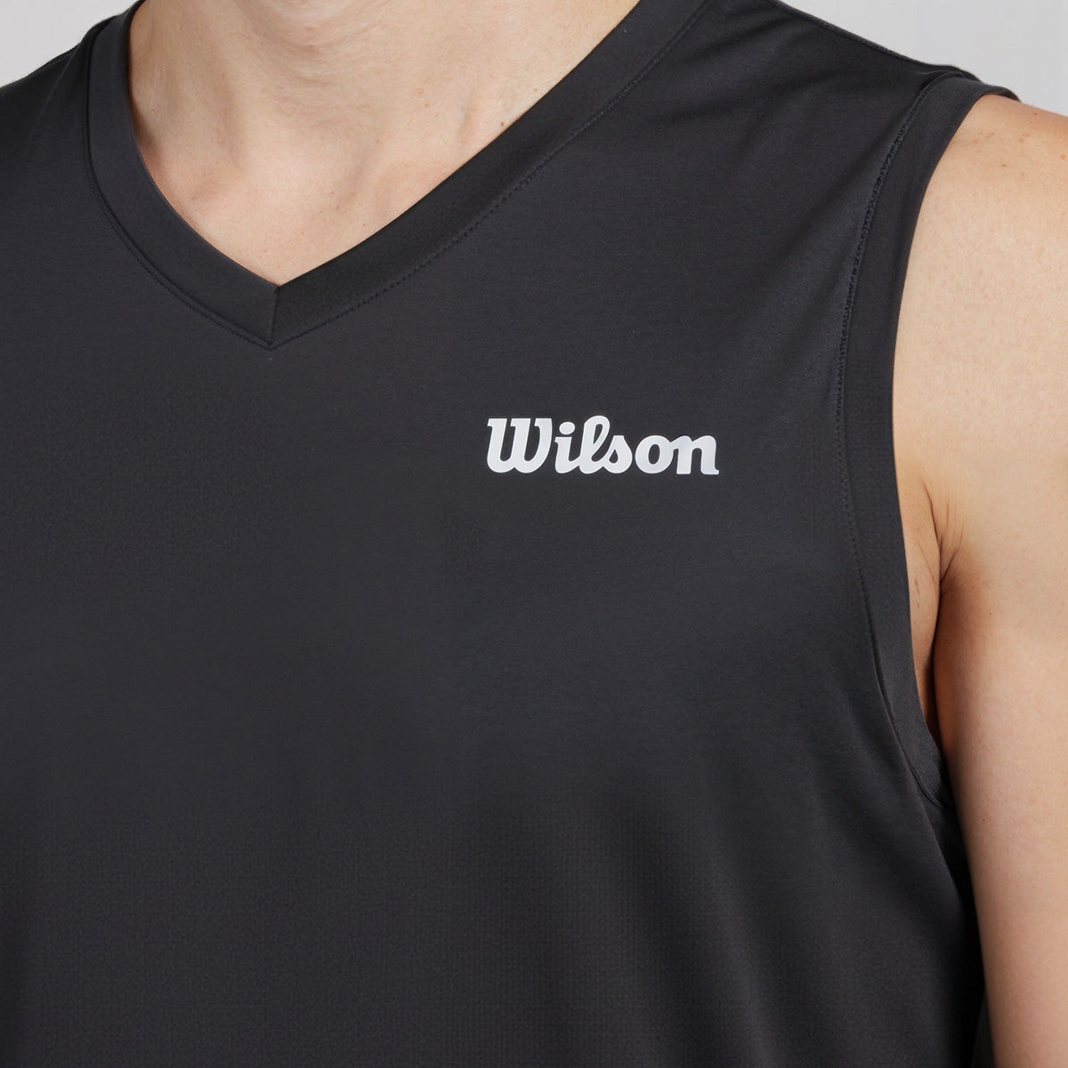Playera Wilson Ultra Ligera Sin Manga Cuello en V para Hombre - Sports Center