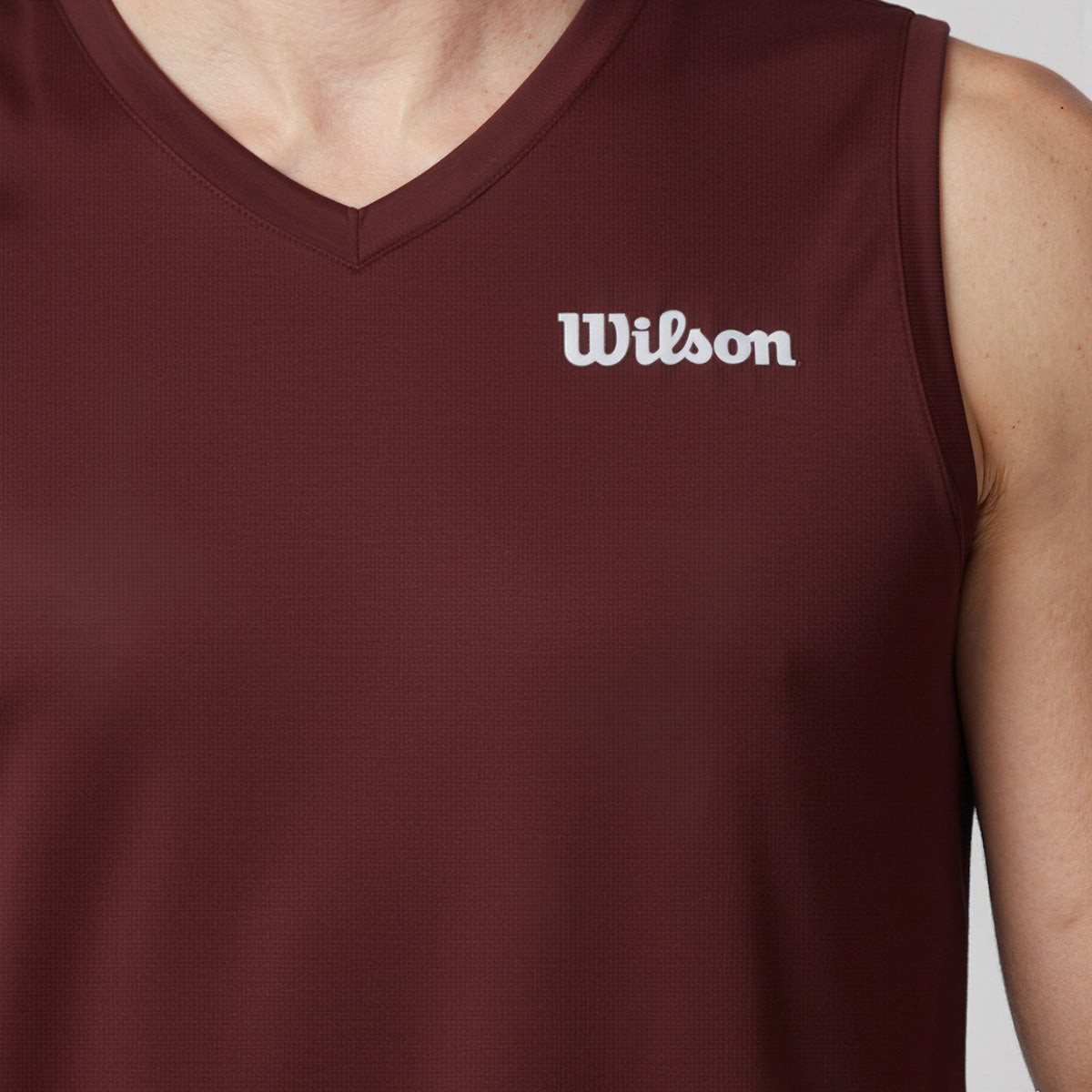 Playera Wilson Ultra Ligera Sin Manga Cuello en V para Hombre - Sports Center
